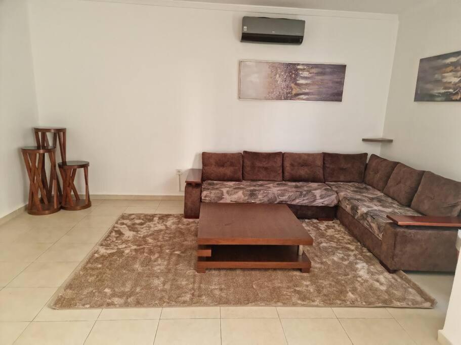 F5 -5 Bedrooms Apt- Hasnaoui Avec Parking Algeria Oran