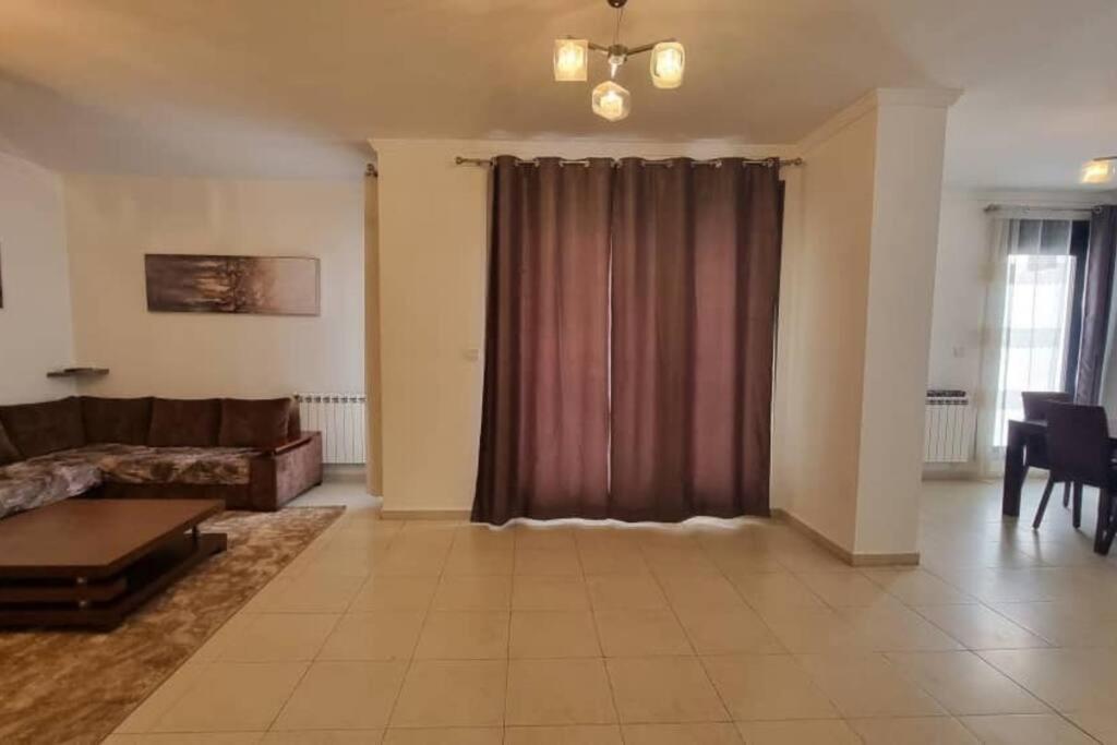 F5 -5 Bedrooms Apt- Hasnaoui Avec Parking Algeria Apartment