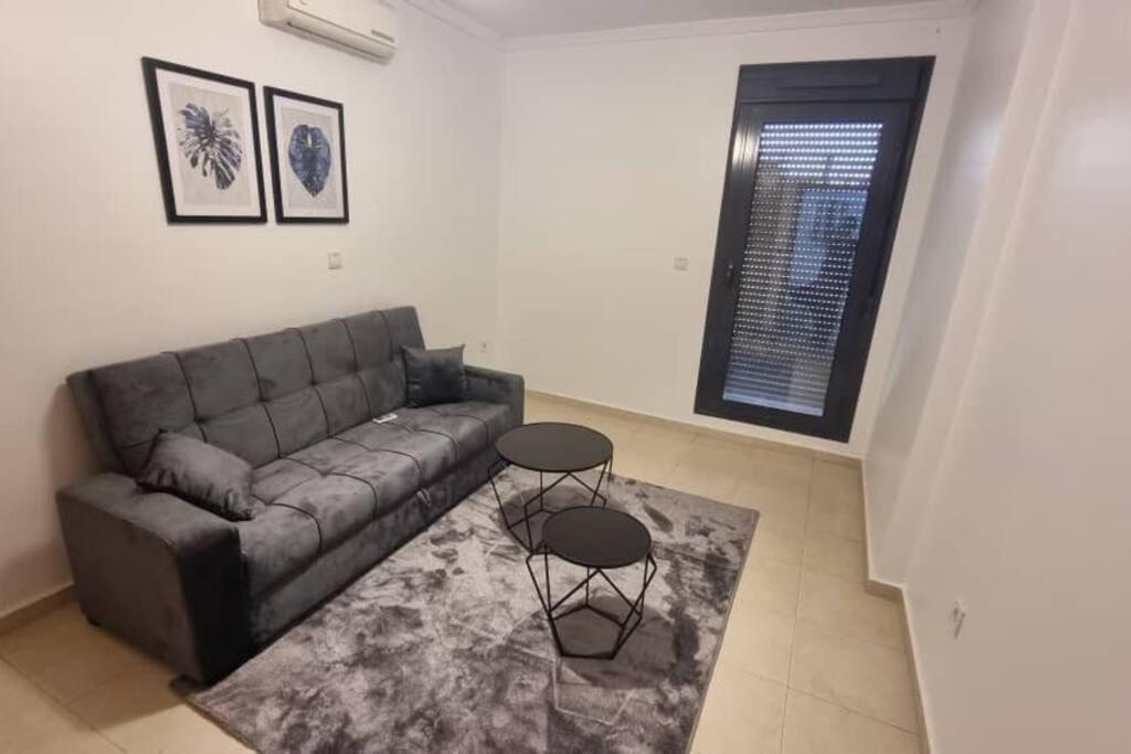 F5 -5 Bedrooms Apt- Hasnaoui Avec Parking Algeria